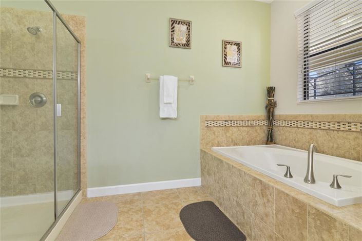 Image No.15-9 Bed Property for sale