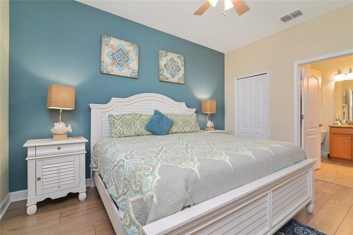 Image No.17-9 Bed Property for sale