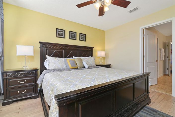 Image No.24-9 Bed Property for sale