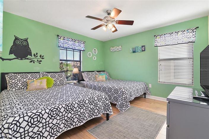 Image No.32-9 Bed Property for sale