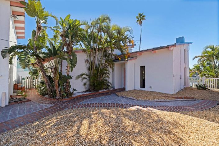 Image No.14-3 Bed Property for sale