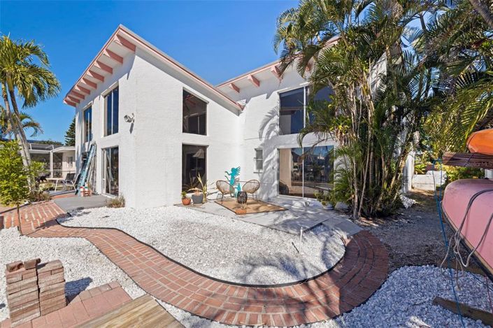 Image No.37-3 Bed Property for sale