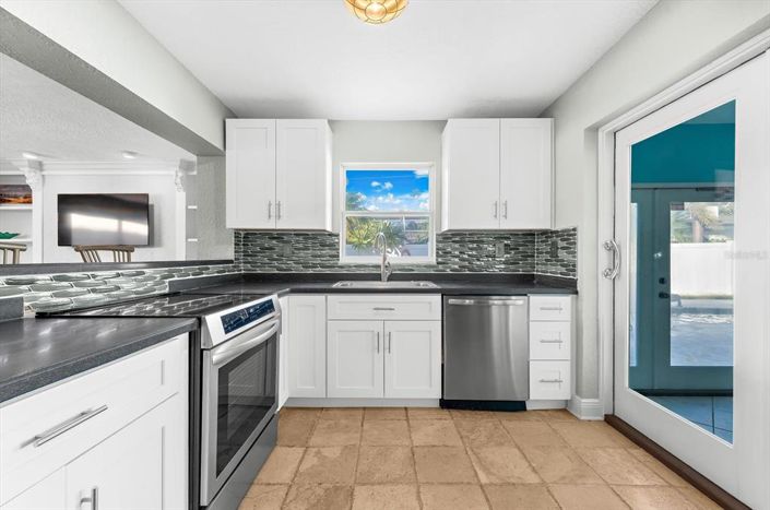 Image No.12-3 Bed Property for sale