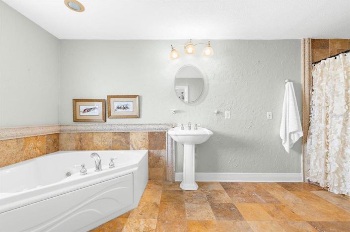 Image No.28-3 Bed Property for sale