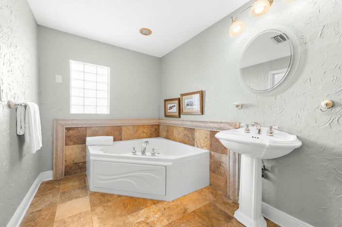 Image No.29-3 Bed Property for sale