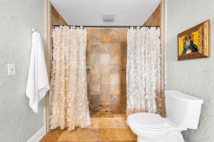 Image No.30-3 Bed Property for sale