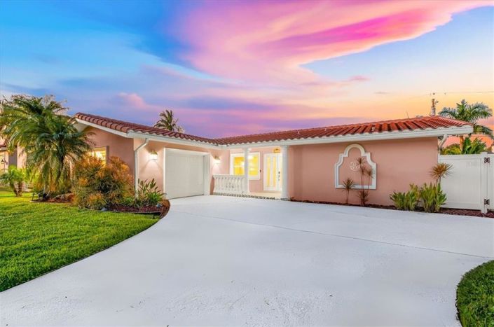 Image No.5-3 Bed Property for sale