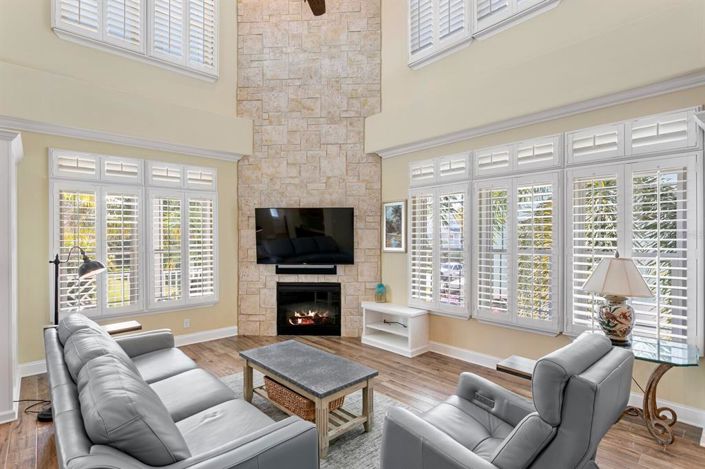 Image No.12-3 Bed Property for sale