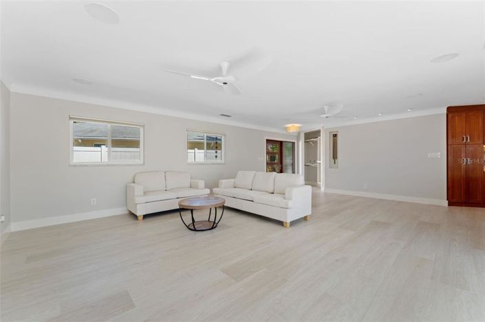 Image No.31-Propriété de 4 chambres à vendre à Treasure Island