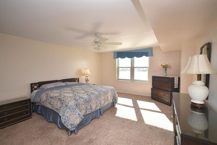 Image No.10-1 Bed Property for sale