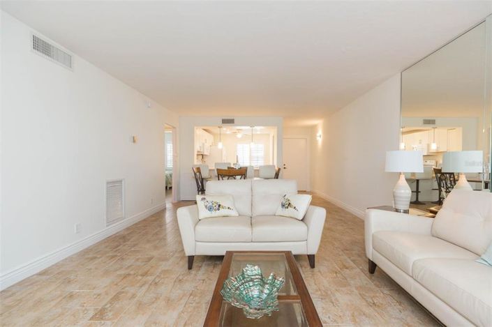 Image No.11-2 Bed Property for sale