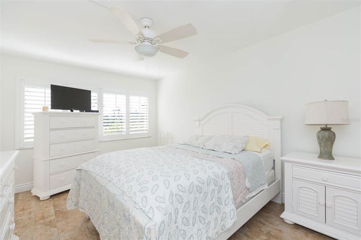 Image No.18-2 Bed Property for sale