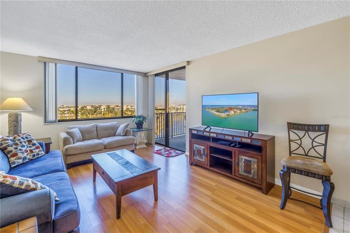 Image No.11-2 Bed Property for sale