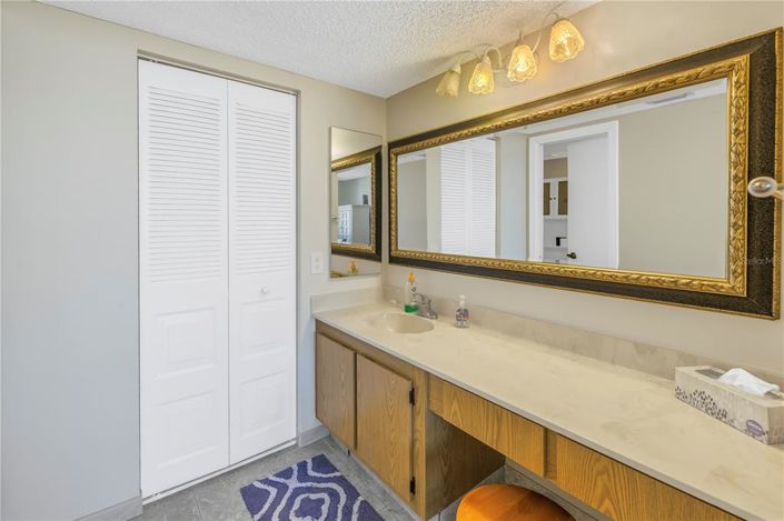 Image No.25-2 Bed Property for sale