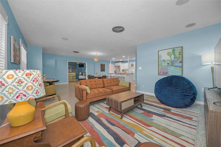 Image No.10-3 Bed Property for sale