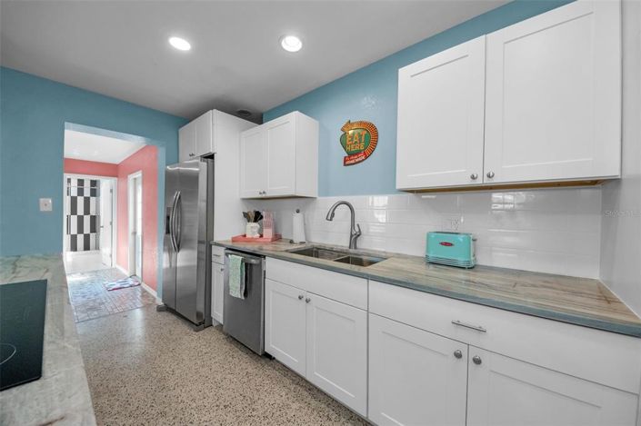 Image No.19-3 Bed Property for sale