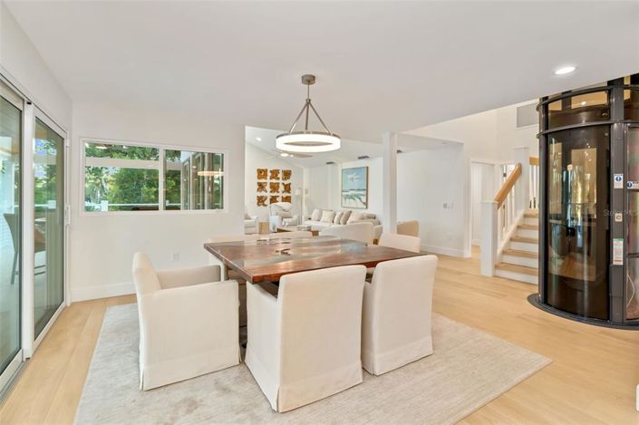 Image No.14-5 Bed Property for sale