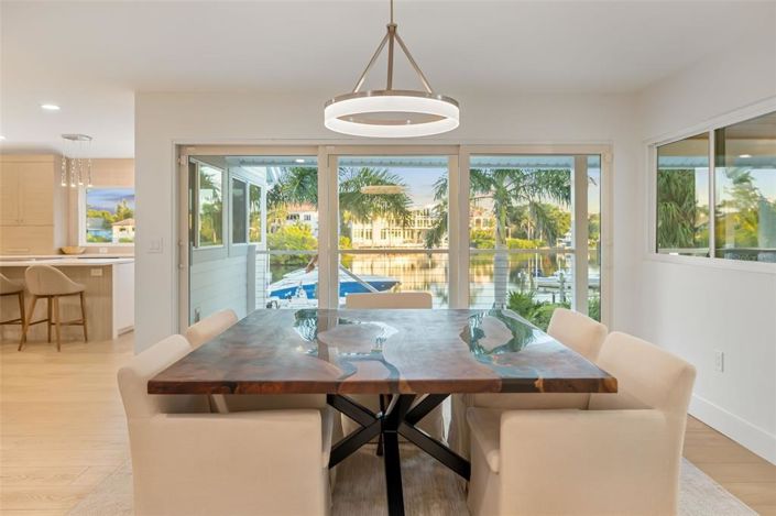 Image No.15-5 Bed Property for sale