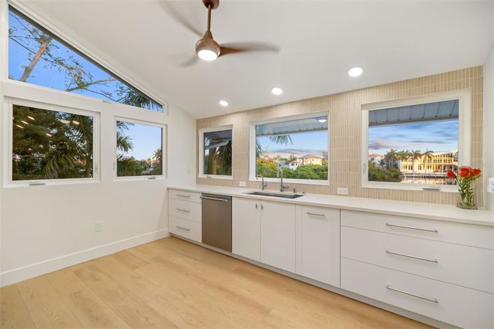 Image No.18-5 Bed Property for sale