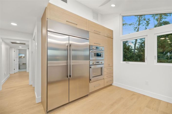 Image No.20-5 Bed Property for sale