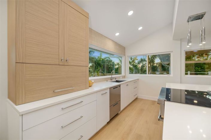 Image No.21-5 Bed Property for sale