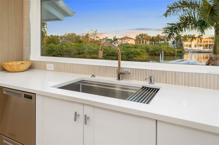 Image No.23-5 Bed Property for sale