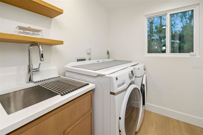 Image No.24-5 Bed Property for sale