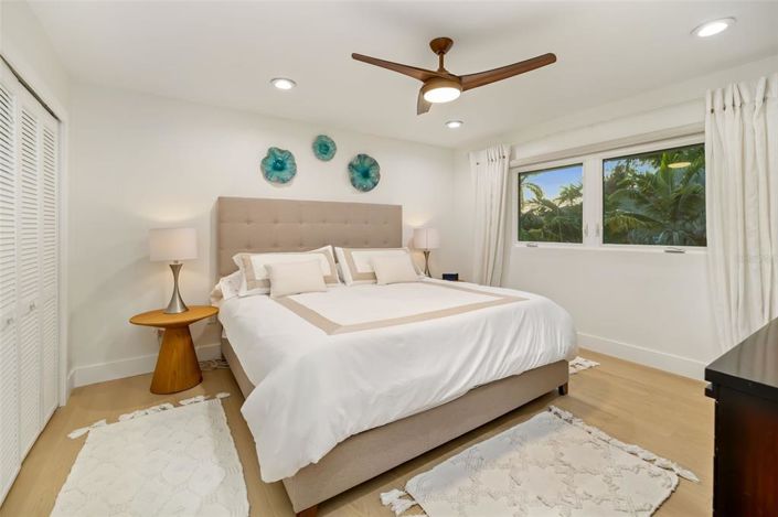 Image No.25-5 Bed Property for sale