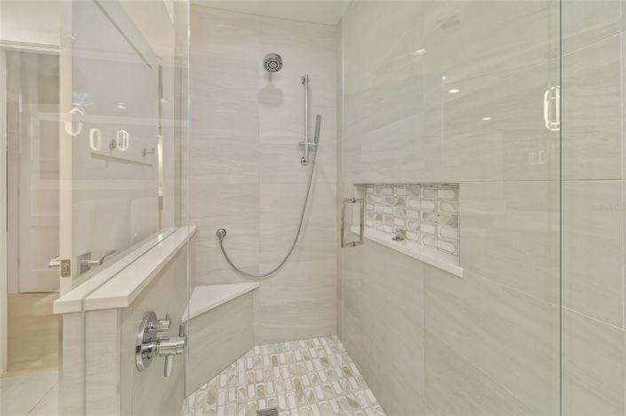 Image No.27-5 Bed Property for sale