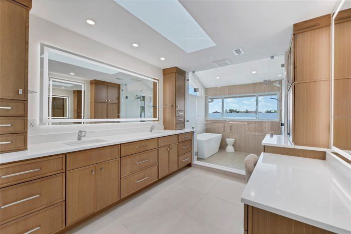 Image No.37-5 Bed Property for sale