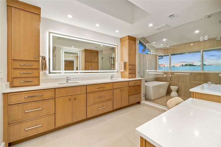 Image No.38-5 Bed Property for sale