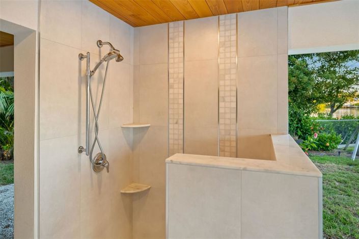 Image No.50-5 Bed Property for sale