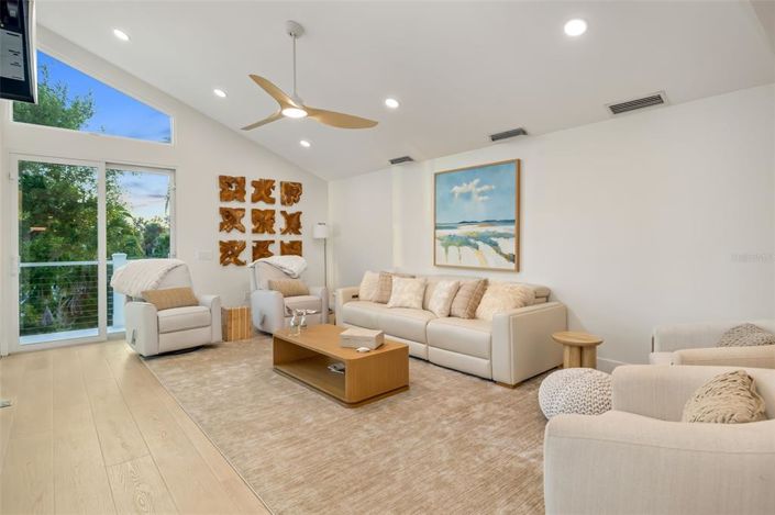 Image No.8-5 Bed Property for sale