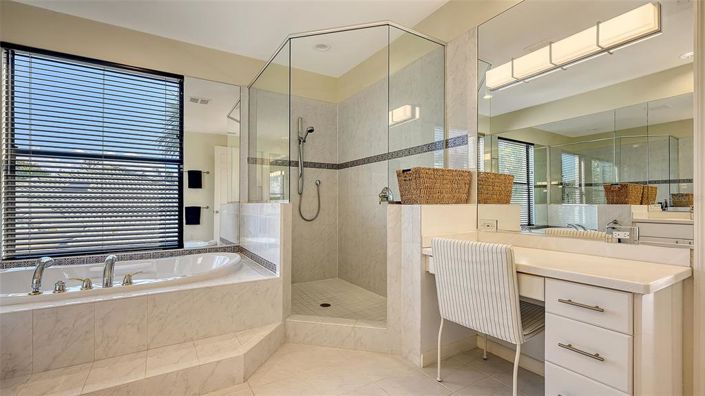 Image No.27-4 Bed Property for sale