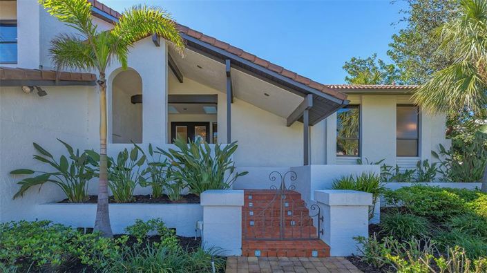 Image No.4-4 Bed Property for sale