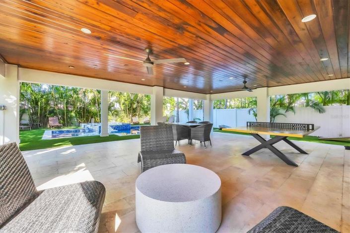 Image No.16-7 Bed Property for sale