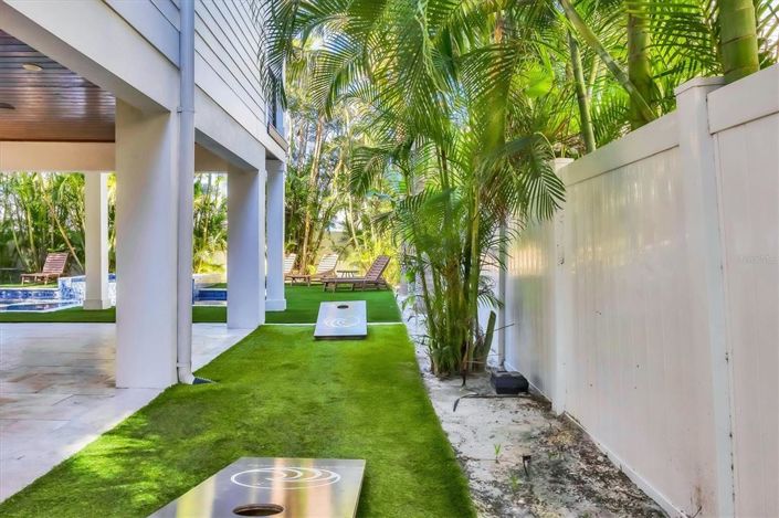 Image No.18-7 Bed Property for sale