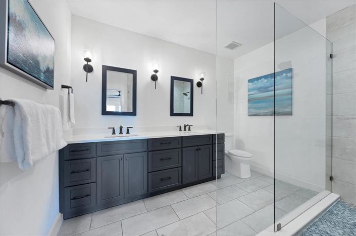 Image No.20-7 Bed Property for sale