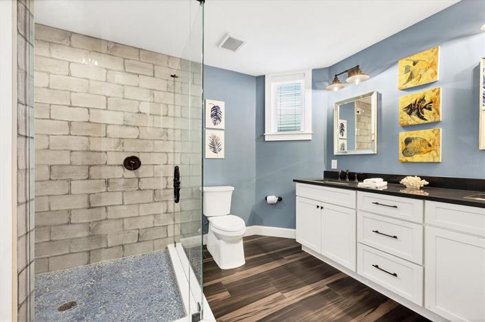 Image No.23-7 Bed Property for sale