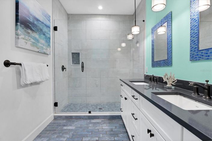 Image No.27-7 Bed Property for sale