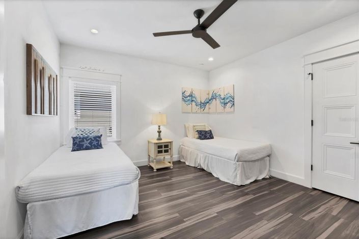 Image No.31-7 Bed Property for sale