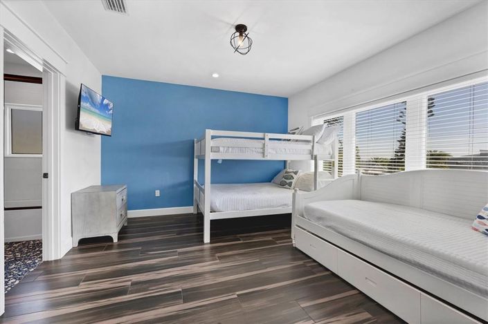 Image No.33-7 Bed Property for sale