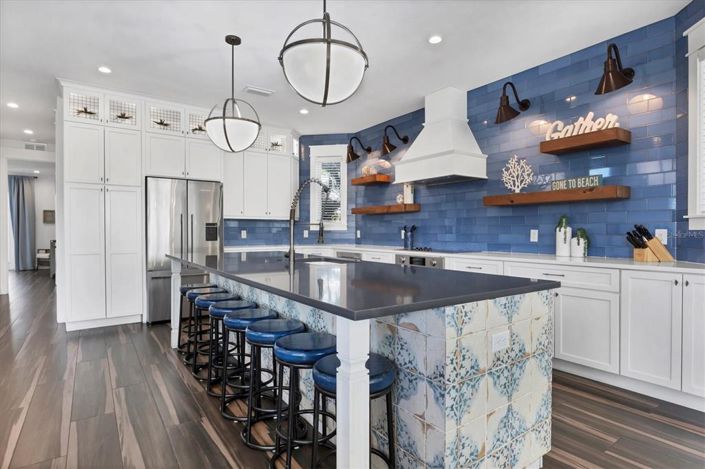 Image No.4-7 Bed Property for sale