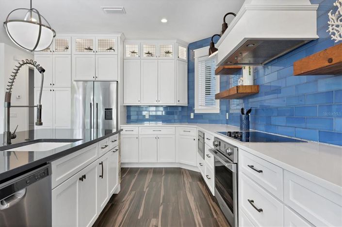 Image No.5-7 Bed Property for sale