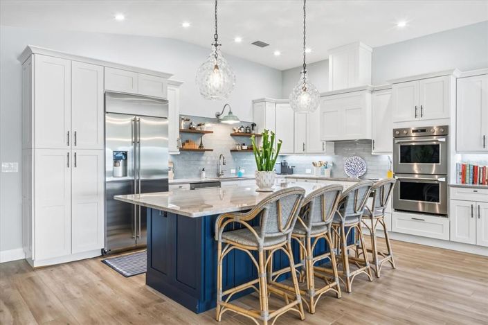 Image No.11-5 Bed Property for sale