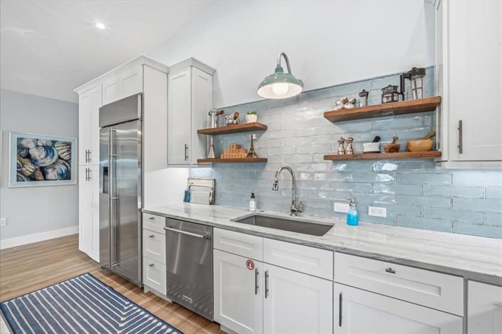 Image No.14-5 Bed Property for sale