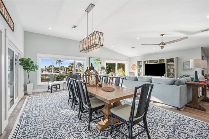 Image No.17-5 Bed Property for sale