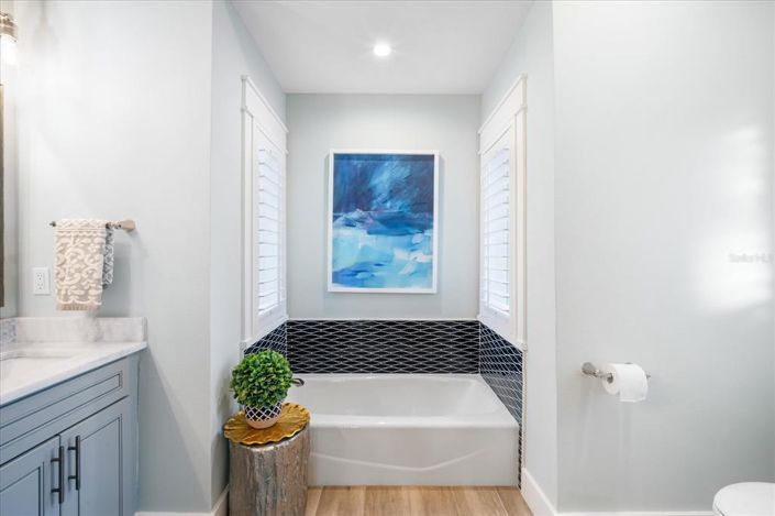 Image No.24-5 Bed Property for sale