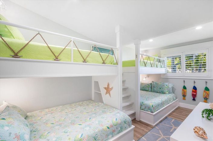 Image No.28-5 Bed Property for sale