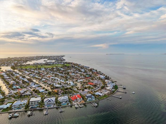 Image No.58-5 Bed Property for sale